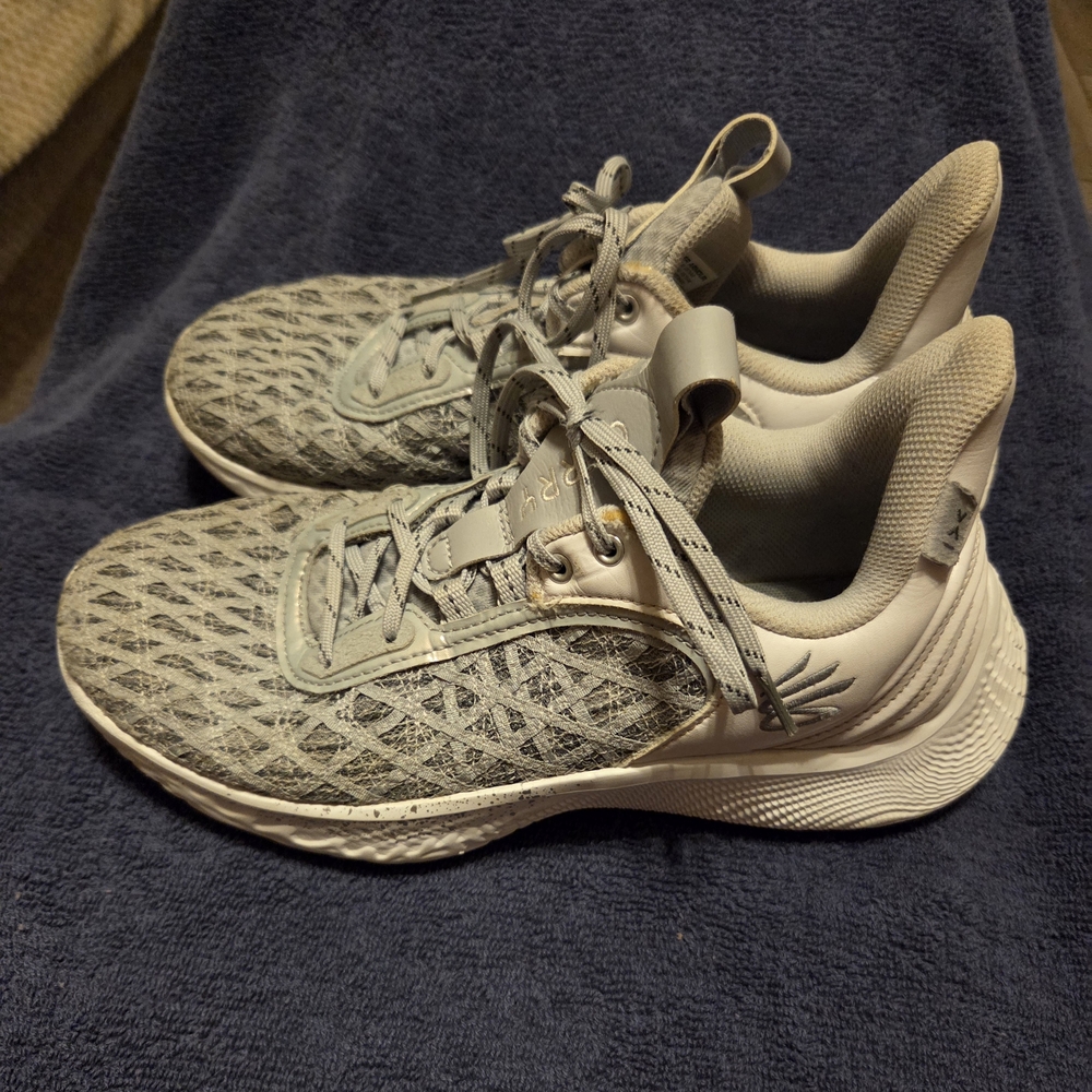Men's Size 8 Under Armour Curry Basketball Shoes. Women's Size 9.5